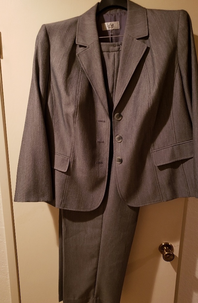 Pants suit